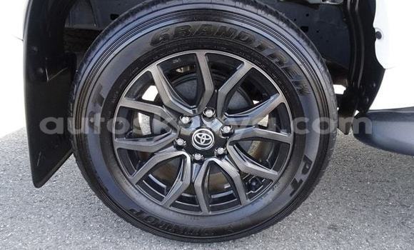 Imported Toyota Hilux White Makiinaa iti Mombasa keessatti Coastal Kenya keessatti Imported Toyota Hilux White Makiinaa iti Mombasa keessatti Coastal Kenya keessatti