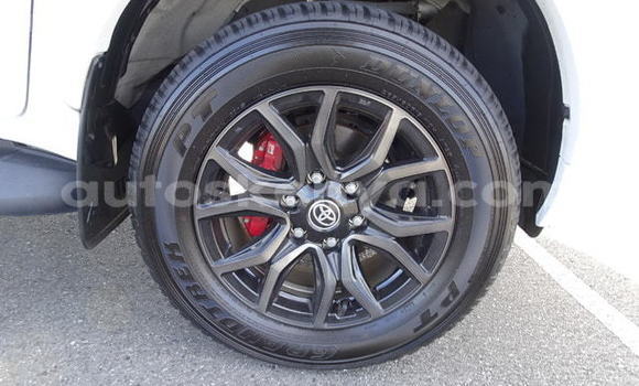 Imported Toyota Hilux White Makiinaa iti Mombasa keessatti Coastal Kenya keessatti Imported Toyota Hilux White Makiinaa iti Mombasa keessatti Coastal Kenya keessatti