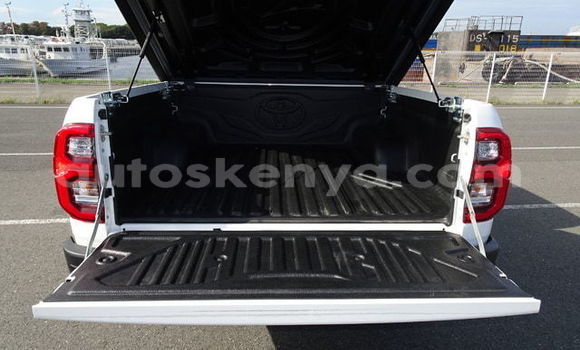 Imported Toyota Hilux White Makiinaa iti Mombasa keessatti Coastal Kenya keessatti Imported Toyota Hilux White Makiinaa iti Mombasa keessatti Coastal Kenya keessatti