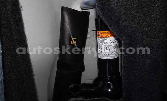 Imported Toyota Hilux White Makiinaa iti Mombasa keessatti Coastal Kenya keessatti Imported Toyota Hilux White Makiinaa iti Mombasa keessatti Coastal Kenya keessatti