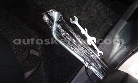 Imported Toyota Hilux White Makiinaa iti Mombasa keessatti Coastal Kenya keessatti Imported Toyota Hilux White Makiinaa iti Mombasa keessatti Coastal Kenya keessatti