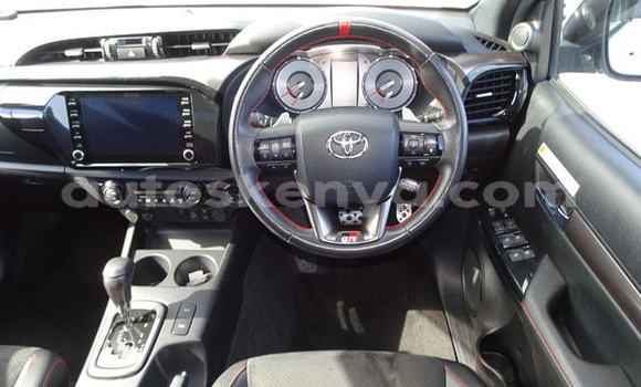 Imported Toyota Hilux White Makiinaa iti Mombasa keessatti Coastal Kenya keessatti Imported Toyota Hilux White Makiinaa iti Mombasa keessatti Coastal Kenya keessatti