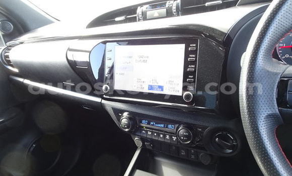 Imported Toyota Hilux White Makiinaa iti Mombasa keessatti Coastal Kenya keessatti Imported Toyota Hilux White Makiinaa iti Mombasa keessatti Coastal Kenya keessatti