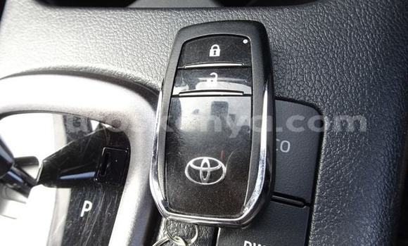 Imported Toyota Hilux White Makiinaa iti Mombasa keessatti Coastal Kenya keessatti Imported Toyota Hilux White Makiinaa iti Mombasa keessatti Coastal Kenya keessatti