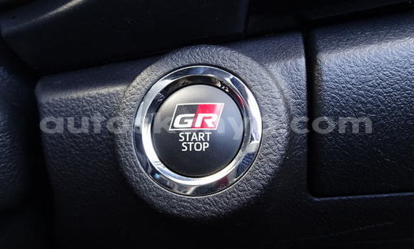 Imported Toyota Hilux White Makiinaa iti Mombasa keessatti Coastal Kenya keessatti Imported Toyota Hilux White Makiinaa iti Mombasa keessatti Coastal Kenya keessatti