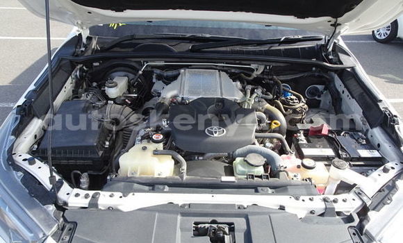 Imported Toyota Hilux White Makiinaa iti Mombasa keessatti Coastal Kenya keessatti Imported Toyota Hilux White Makiinaa iti Mombasa keessatti Coastal Kenya keessatti