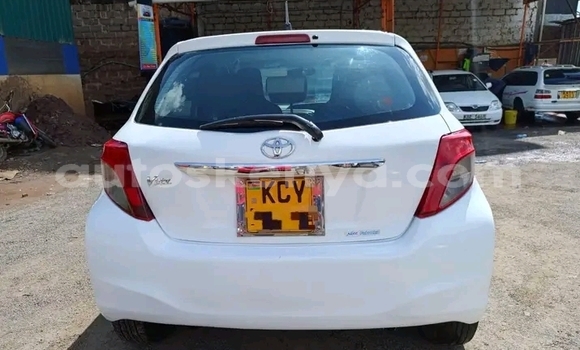 Oofamaa Toyota Vitz White Makiinaa iti Nairobi keessatti Nairobi keessatti Oofamaa Toyota Vitz White Makiinaa iti Nairobi keessatti Nairobi keessatti