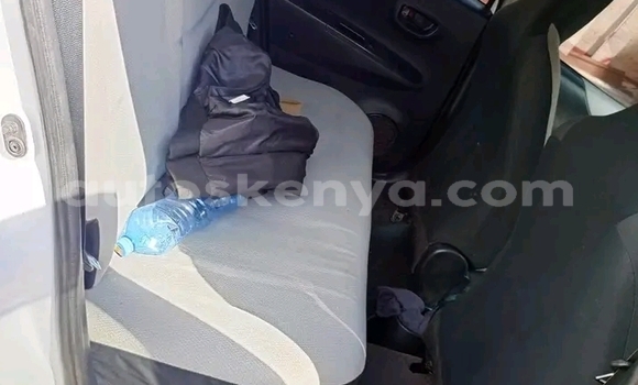 Oofamaa Toyota Vitz White Makiinaa iti Nairobi keessatti Nairobi keessatti Oofamaa Toyota Vitz White Makiinaa iti Nairobi keessatti Nairobi keessatti