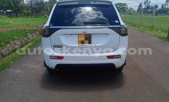 Oofamaa Mitsubishi Outlander White Makiinaa iti Nairobi keessatti Nairobi keessatti Oofamaa Mitsubishi Outlander White Makiinaa iti Nairobi keessatti Nairobi keessatti