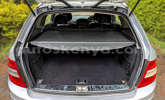Oofamaa Mercedes-Benz C-Classe Silver Makiinaa iti Nairobi keessatti Nairobi keessatti Oofamaa Mercedes-Benz C-Classe Silver Makiinaa iti Nairobi keessatti Nairobi keessatti