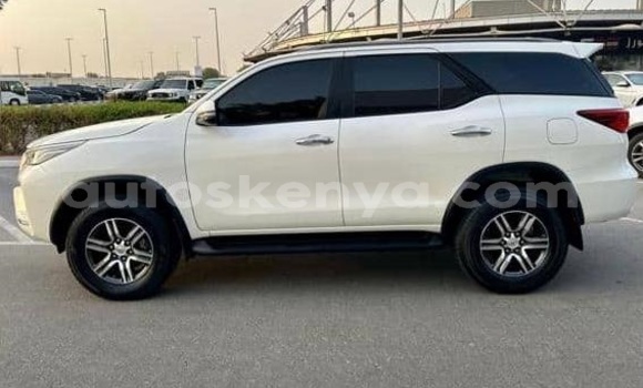 Oofamaa Toyota Fortuner White Makiinaa iti Nairobi keessatti Nairobi keessatti Oofamaa Toyota Fortuner White Makiinaa iti Nairobi keessatti Nairobi keessatti