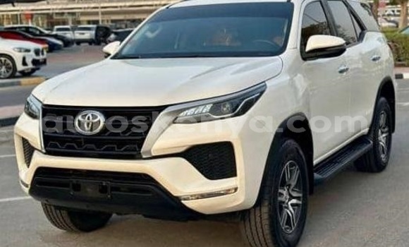 Oofamaa Toyota Fortuner White Makiinaa iti Nairobi keessatti Nairobi keessatti Oofamaa Toyota Fortuner White Makiinaa iti Nairobi keessatti Nairobi keessatti