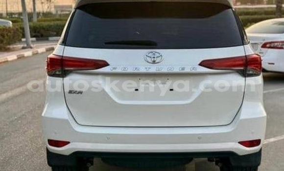 Oofamaa Toyota Fortuner White Makiinaa iti Nairobi keessatti Nairobi keessatti Oofamaa Toyota Fortuner White Makiinaa iti Nairobi keessatti Nairobi keessatti