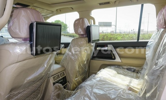 Nunua Ilio tumika Toyota Land Cruiser Nyeupe Gari ndani ya Nairobi nchini Nairobi Nunua Ilio tumika Toyota Land Cruiser Nyeupe Gari ndani ya Nairobi nchini Nairobi