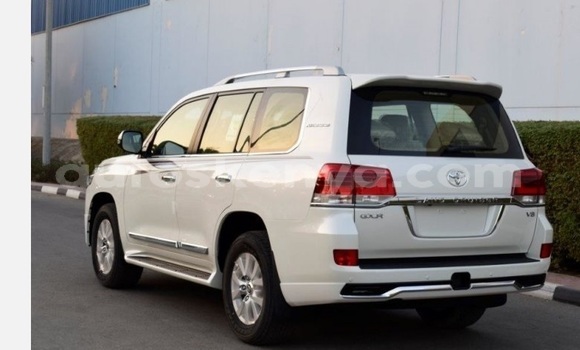 Nunua Ilio tumika Toyota Land Cruiser Nyeupe Gari ndani ya Nairobi nchini Nairobi Nunua Ilio tumika Toyota Land Cruiser Nyeupe Gari ndani ya Nairobi nchini Nairobi
