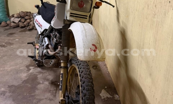 Oofamaa Honda XL White Doqdoqqee iti Nairobi keessatti Nairobi keessatti Oofamaa Honda XL White Doqdoqqee iti Nairobi keessatti Nairobi keessatti
