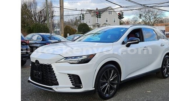 Oofamaa Lexus RX 350 White Makiinaa iti Nairobi keessatti Nairobi keessatti