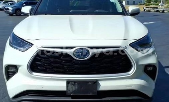 Nunua Ilio tumika Toyota Highlander Nyeupe Gari ndani ya Nairobi nchini Nairobi