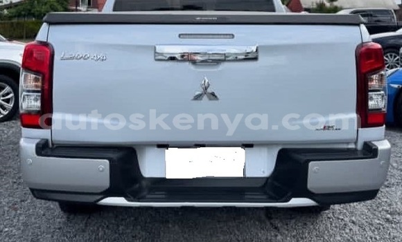Nunua Ilio tumika Mitsubishi L200 Nyeupe Gari ndani ya Nairobi nchini Nairobi Nunua Ilio tumika Mitsubishi L200 Nyeupe Gari ndani ya Nairobi nchini Nairobi