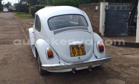 Oofamaa Volkswagen Beetle White Makiinaa iti Machakos keessatti Nairobi keessatti Oofamaa Volkswagen Beetle White Makiinaa iti Machakos keessatti Nairobi keessatti