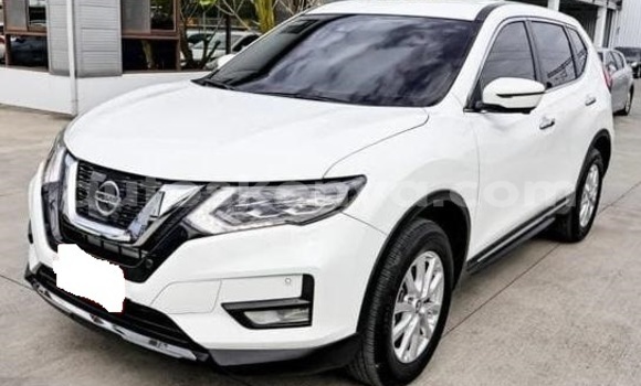Buy Used Nissan X–Trail White Car in Nairobi in Nairobi