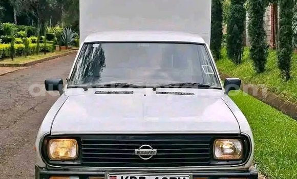 Oofamaa Nissan Datsun White Makiinaa iti Machakos keessatti Nairobi keessatti Oofamaa Nissan Datsun White Makiinaa iti Machakos keessatti Nairobi keessatti