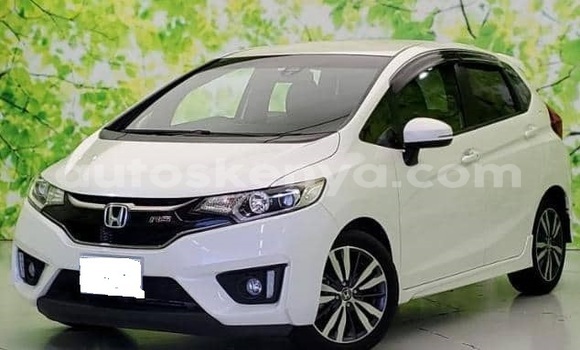 Buy Used Honda Fit White Car in Nairobi in Nairobi
