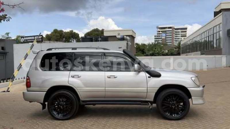 Big with watermark toyota land cruiser prado northeast kenya bute 29609