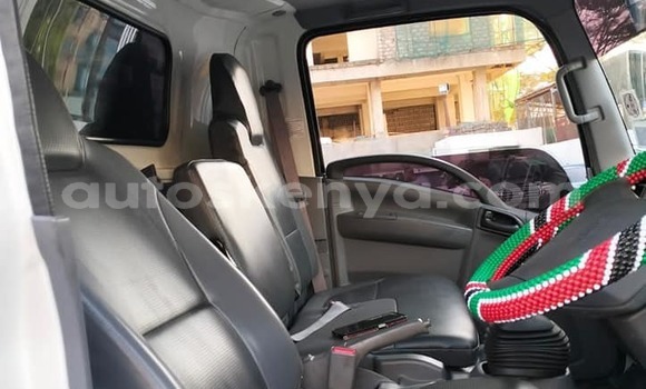 Oofamaa Isuzu N–serie White Netiree iti Machakos keessatti Nairobi keessatti Oofamaa Isuzu N–serie White Netiree iti Machakos keessatti Nairobi keessatti