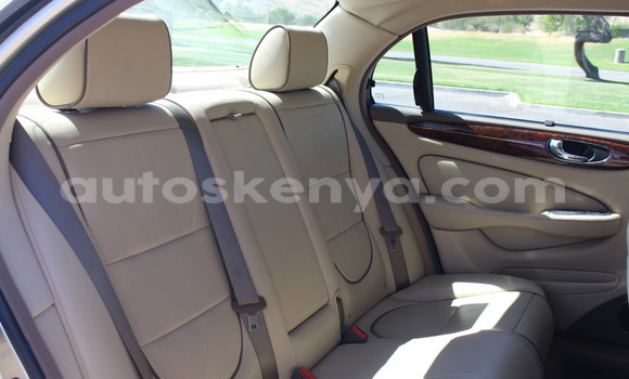 Oofamaa Jaguar S–Type Silver Makiinaa iti Machakos keessatti Nairobi keessatti Oofamaa Jaguar S–Type Silver Makiinaa iti Machakos keessatti Nairobi keessatti