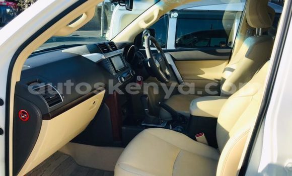 Oofamaa Toyota Prado White Makiinaa iti Machakos keessatti Nairobi keessatti Oofamaa Toyota Prado White Makiinaa iti Machakos keessatti Nairobi keessatti