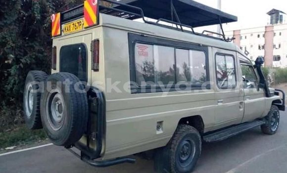 Oofamaa Toyota Land Cruiser Beige Makiinaa iti Machakos keessatti Nairobi keessatti Oofamaa Toyota Land Cruiser Beige Makiinaa iti Machakos keessatti Nairobi keessatti