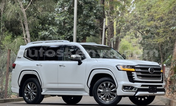 Buy Used Toyota Land Cruiser White Car in Nairobi in Nairobi