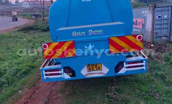 Oofamaa Mitsubishi Fuso White Netiree iti Nairobi keessatti Nairobi keessatti Oofamaa Mitsubishi Fuso White Netiree iti Nairobi keessatti Nairobi keessatti