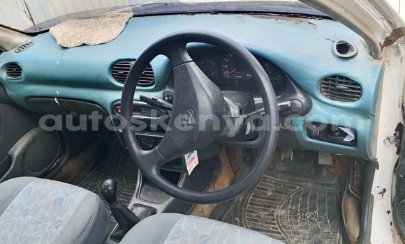 Nunua Ilio tumika Hyundai Accent Nyeupe Gari ndani ya Eldoret nchini Bonde la Ufafanuzi Nunua Ilio tumika Hyundai Accent Nyeupe Gari ndani ya Eldoret nchini Bonde la Ufafanuzi