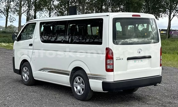 Oofamaa Toyota HiAce White Netiree iti Mombasa keessatti Coastal Kenya keessatti Oofamaa Toyota HiAce White Netiree iti Mombasa keessatti Coastal Kenya keessatti
