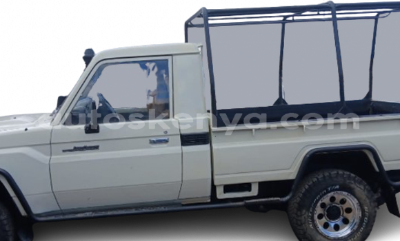 Buy Used Toyota Land Cruiser White Car in Nairobi in Nairobi