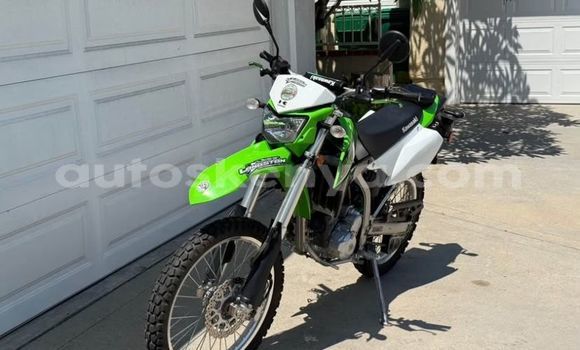 Oofamaa Kawasaki KLX Green Doqdoqqee iti Mombasa keessatti Coastal Kenya keessatti Oofamaa Kawasaki KLX Green Doqdoqqee iti Mombasa keessatti Coastal Kenya keessatti