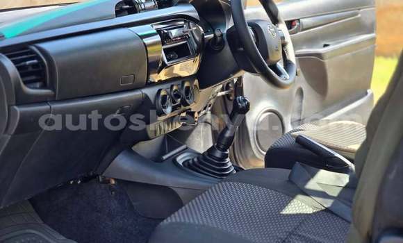 Nunua Ilio tumika Toyota Hilux Fedha Gari ndani ya Machakos nchini Nairobi Nunua Ilio tumika Toyota Hilux Fedha Gari ndani ya Machakos nchini Nairobi