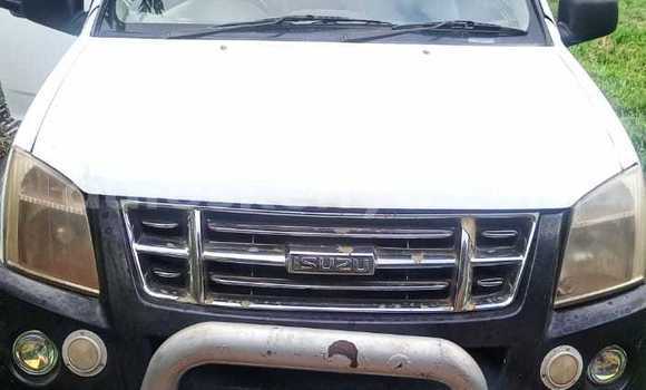 Buy Used Isuzu D–MAX White Car in Meru in East Kenya Buy Used Isuzu D–MAX White Car in Meru in East Kenya