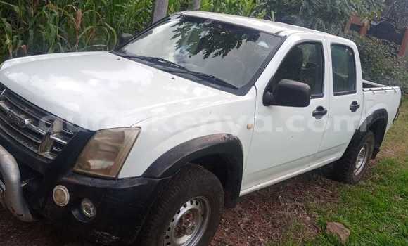 Buy Used Isuzu D–MAX White Car in Meru in East Kenya Buy Used Isuzu D–MAX White Car in Meru in East Kenya