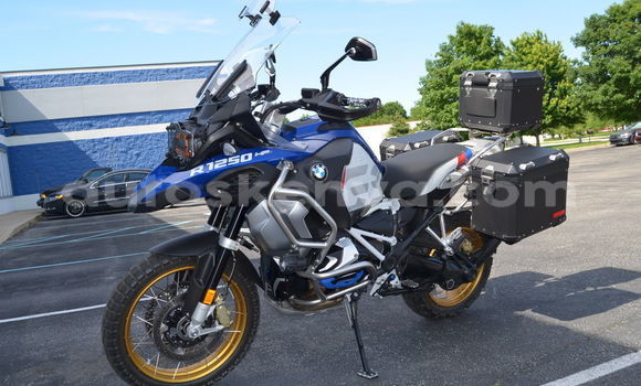 Nunua Ilio tumika BMW R1200GS Adventure Beige Bike ndani ya Ruiru nchini Nairobi