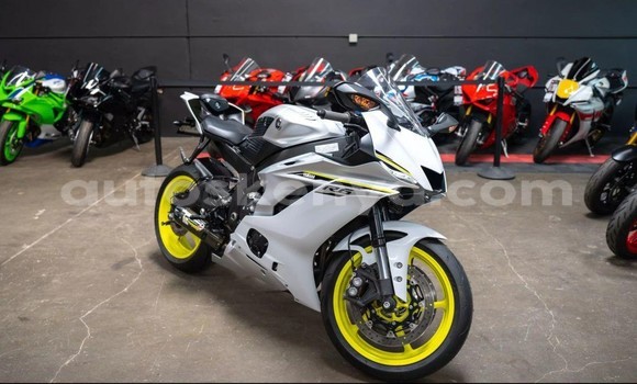 Nunua Ilio tumika Yamaha YZF Nyeupe Bike ndani ya Nairobi nchini Nairobi