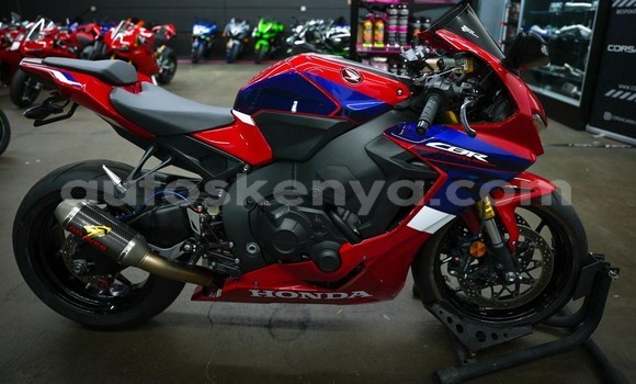 Nunua Ilio tumika Honda CBR 1000 RR Nyekundu Bike ndani ya Nairobi nchini Nairobi