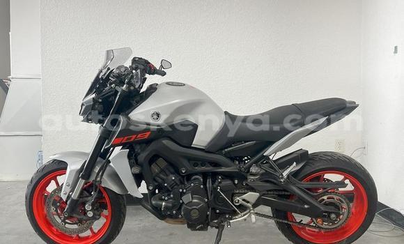 Oofamaa Yamaha MT White Doqdoqqee iti Nairobi keessatti Nairobi keessatti