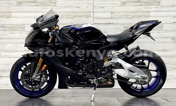 Oofamaa Yamaha RS Black Doqdoqqee iti Lodwar keessatti Rift Valley keessatti Oofamaa Yamaha RS Black Doqdoqqee iti Lodwar keessatti Rift Valley keessatti