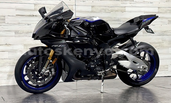 Oofamaa Yamaha RS Black Doqdoqqee iti Lodwar keessatti Rift Valley keessatti Oofamaa Yamaha RS Black Doqdoqqee iti Lodwar keessatti Rift Valley keessatti