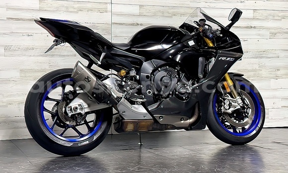Oofamaa Yamaha RS Black Doqdoqqee iti Lodwar keessatti Rift Valley keessatti Oofamaa Yamaha RS Black Doqdoqqee iti Lodwar keessatti Rift Valley keessatti
