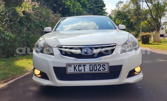 Nunua Ilio tumika Subaru Legacy Nyeupe Gari ndani ya Nairobi nchini Nairobi