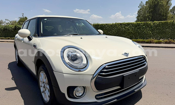 Oofamaa Mini Clubman White Makiinaa iti Nairobi keessatti Nairobi keessatti